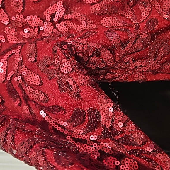 Red long gown - Picture 3 of 4